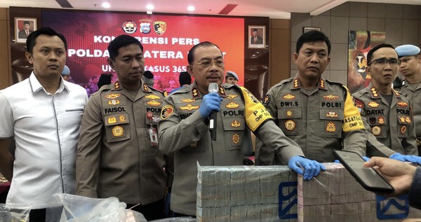 polisi sita uang