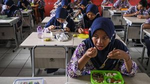 Pemerintah Jelaskan Besar Anggaran Program Makan Siang Gratis Hanya Rp.10.000-,