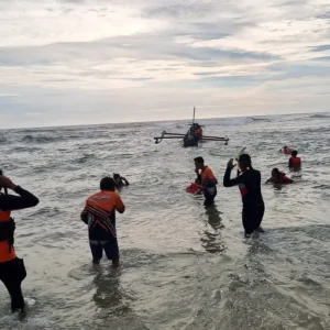 13 Siswa SMPN 7 Mojokerto Terseret Arus Pantai Drini Gunungkidul 3 Orang Di Temukan Dalam Keadaan Tewas
