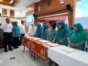 Walikota Jakpus, Arifin Saksikan Penandatanganan Pendirian Koperasi PKK Rosella di 44 Kelurahan