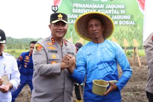 POLDA KEPRI LAKSANAKAN PENANAMAN JAGUNG SERENTAK KUARTAL III DAN PENANAMAN JAGUNG DI LAHAN PERHUTANAN SOSIAL
