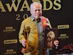 Harli Siregar Raih Penghargaan Tokoh Keterbukaan Informasi Hukum di detikcom Awards 2025