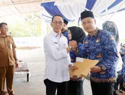 Momentum Penguatan Birokrasi: Amsakar Beri SK 593 PPPK dan Tekankan Profesionalisme ASN