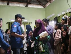 Awali Kiprah di Demokrat, Hanafi Tancap Gas Bagikan 200 KTA Serta Salurkan Paket Sembako Gratis di Pulau Abang