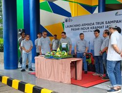 Perumda Pasar Jaya Luncurkan 5 Armada Truk Sampah Baru untuk Kramat Jati